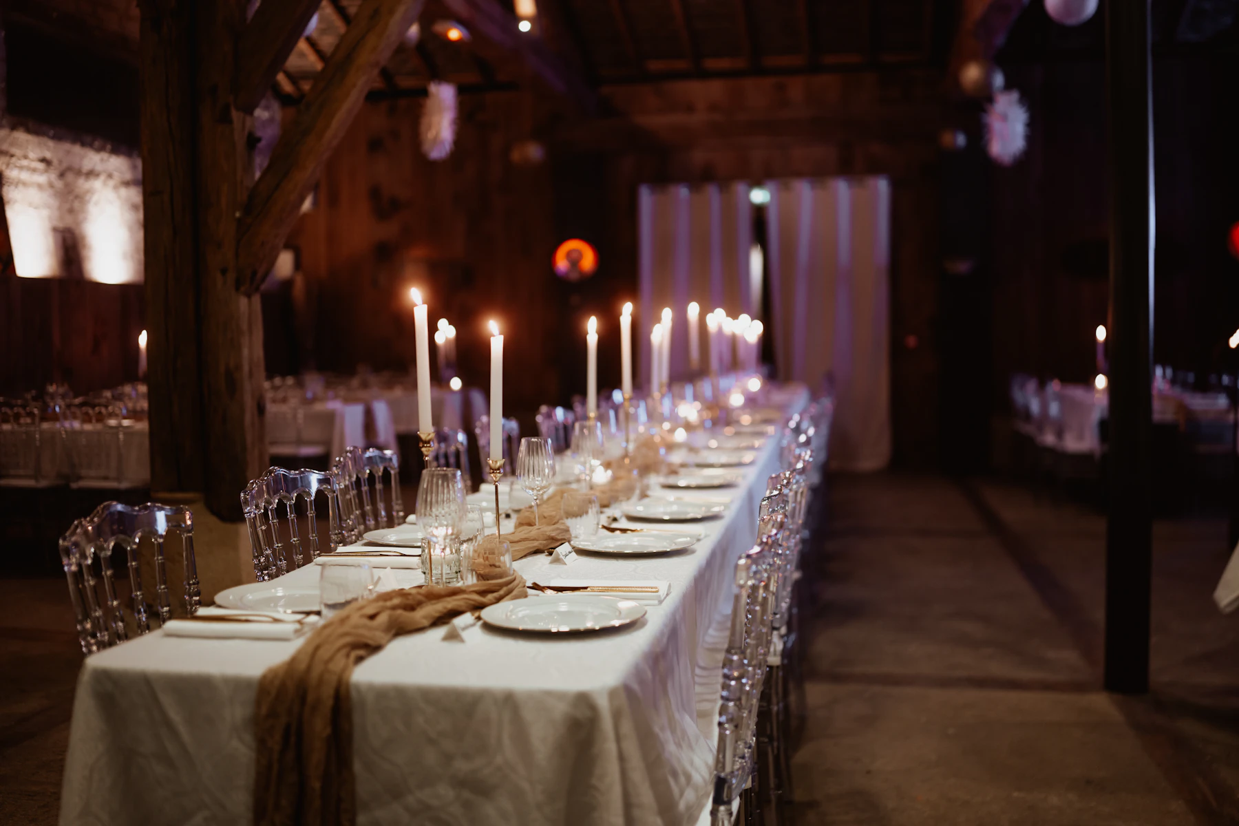 Candlelit banquet table demonstrating how focused lighting and coordinated styling create an elegant event atmosphere